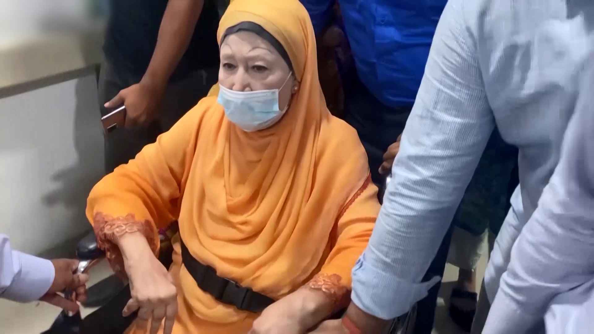 লন্ডনে খালেদা জিয়ার সঙ্গে যাচ্ছেন যারা